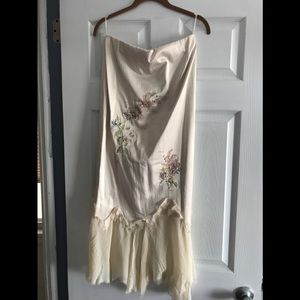 Cream and flower embroidery mermaid skirt.